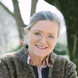 Pfarrerin Edith Öxler lacht freundlich